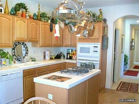 3rd image of 2899 La Cresta Cir