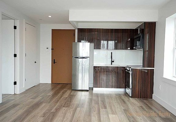 5th image of 1117 Hoe Ave APT 5B