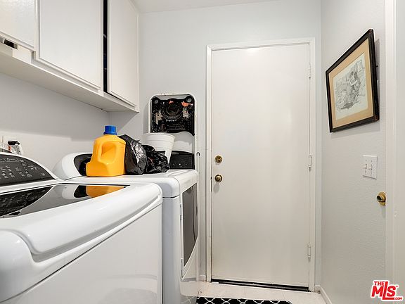 3rd image of 9165 1/2 Noble Ave