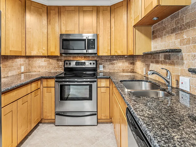 216 Guajome St #A — Photo 19