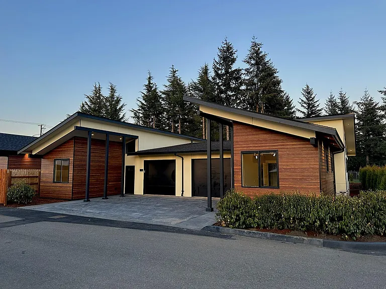 912 Citadel Dr — Photo 1