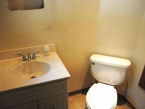 3rd image of 6885 W Armour Ave