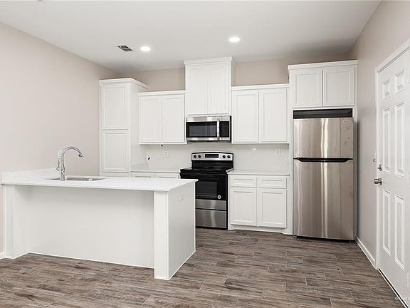 5th image of 844 Deluxe St #1