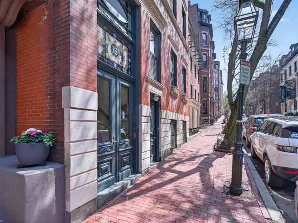 18 Hancock St APT 4, Boston, MA 02114