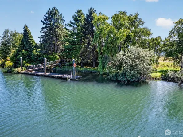 111 E Birnie Slough Road, Cathlamet, WA 98612