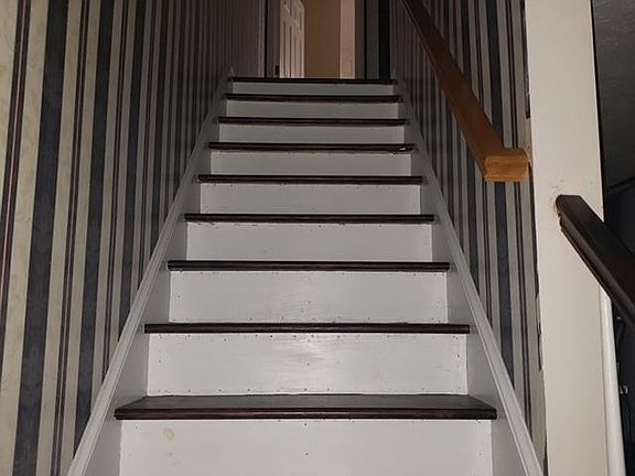 4th image of 453 Cityview Ln #453