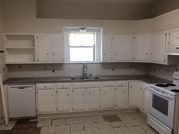 5th image of 105 Young St