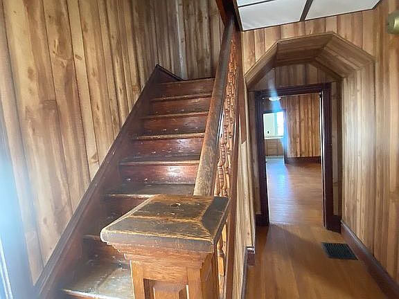 2nd image of 1103 Bridge St