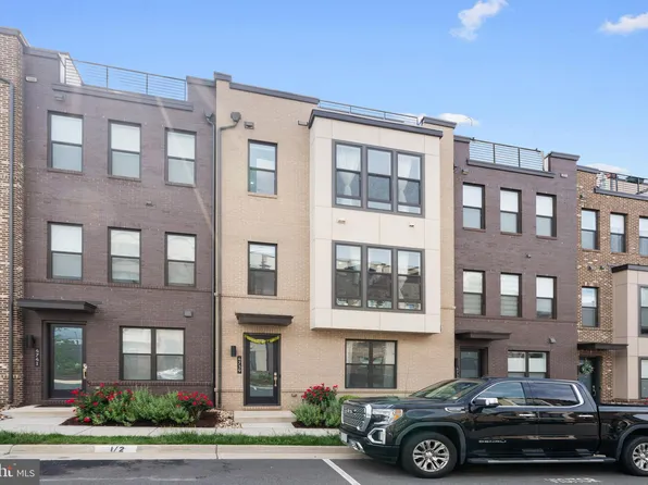 4739 Lacey Manor Pl, Chantilly, VA 20151