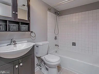 4th image of 156 Berwick Pl #156
