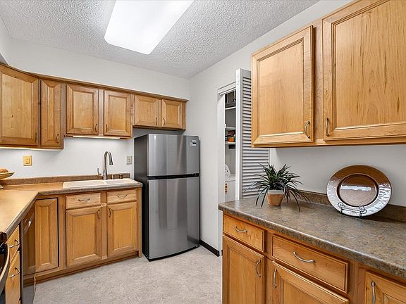 5th image of 17 Golf Course Rd Unit C