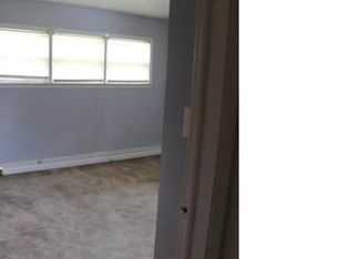31919 Cambridge St, Garden City, MI 48135