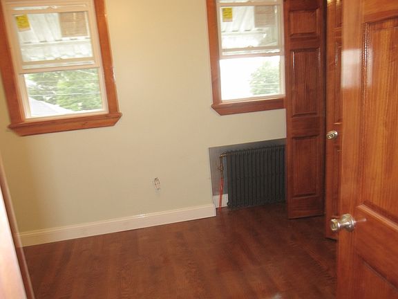 5th image of 49 Livingston Ave