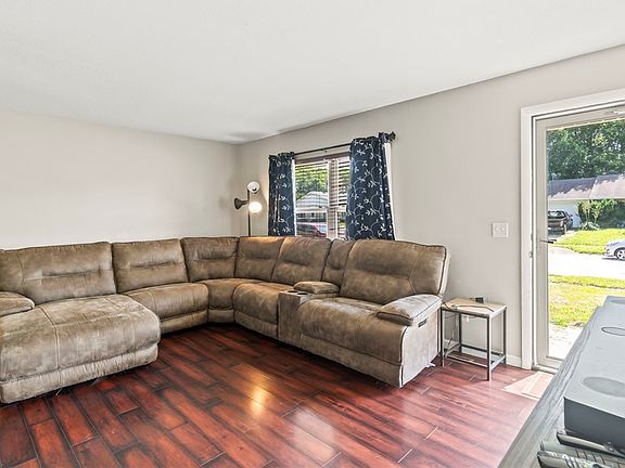 4th image of 939 Firwood Dr