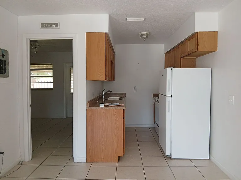 1360 Carlton Ct — Photo 6