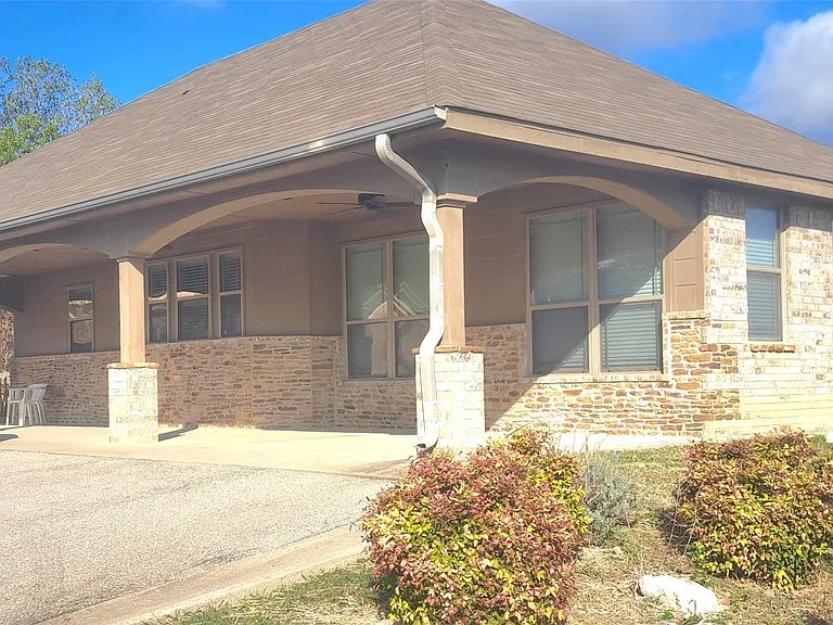 443 Emerald Way — Photo 3