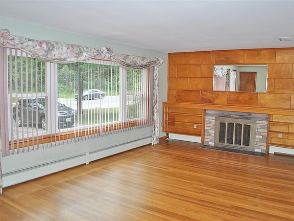 2nd image of 841 W Hollis St