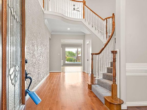 3rd image of 5803 Desert Oak Way
