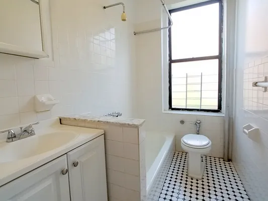 Rented by Sovereign Associates | media 27