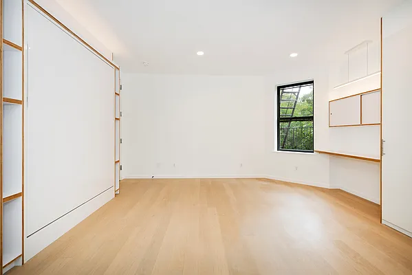 Rented by SERHANT. | media 10