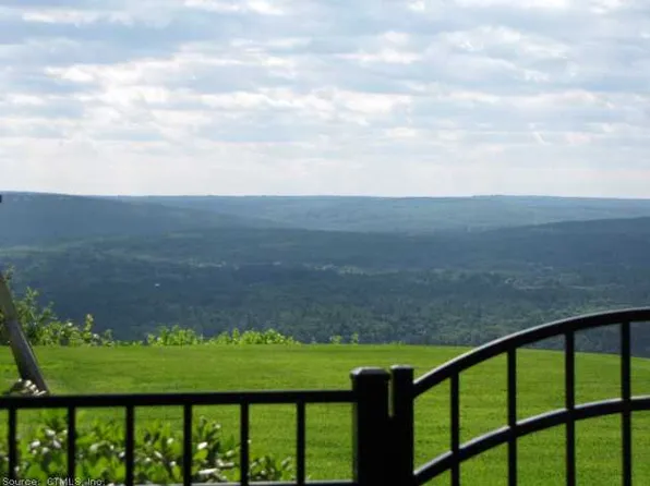 471 Deercliff Rd, Avon, CT 06001