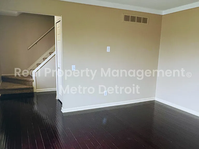 172 Parsons Ln — Photo 2