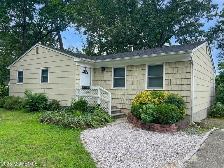 501 Bismarck St — Photo 2