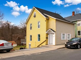 17 Moon St, Southbridge, MA 01550