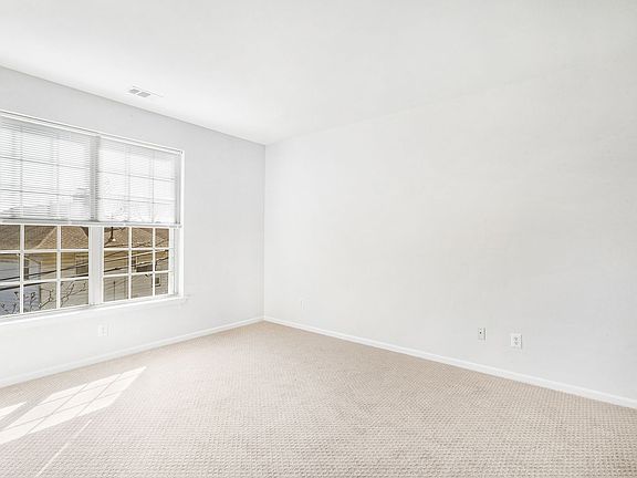 3rd image of 691 Bloomfield Ave #1200-301
