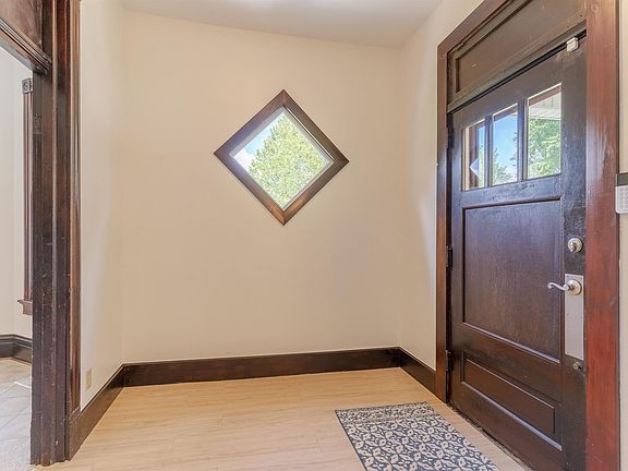 3rd image of 709 E Blackford Ave