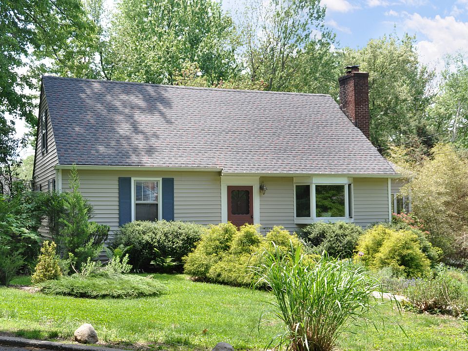 1st image of 4 Circle Dr