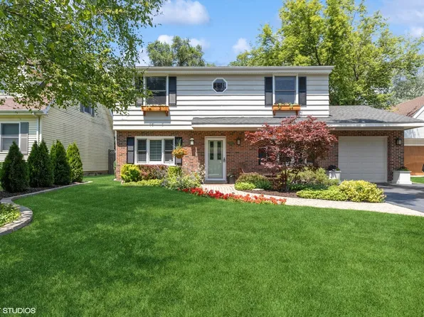 1005 Jenkisson Ave, Lake Bluff, IL 60044