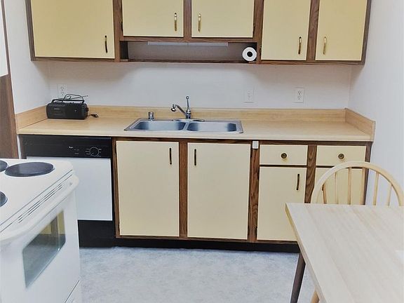 4th image of 9461 Willowgate Dr