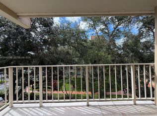 Village At The Falls Cond, Miami, FL 33176