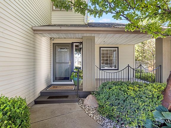 3rd image of 533 Cypress Way