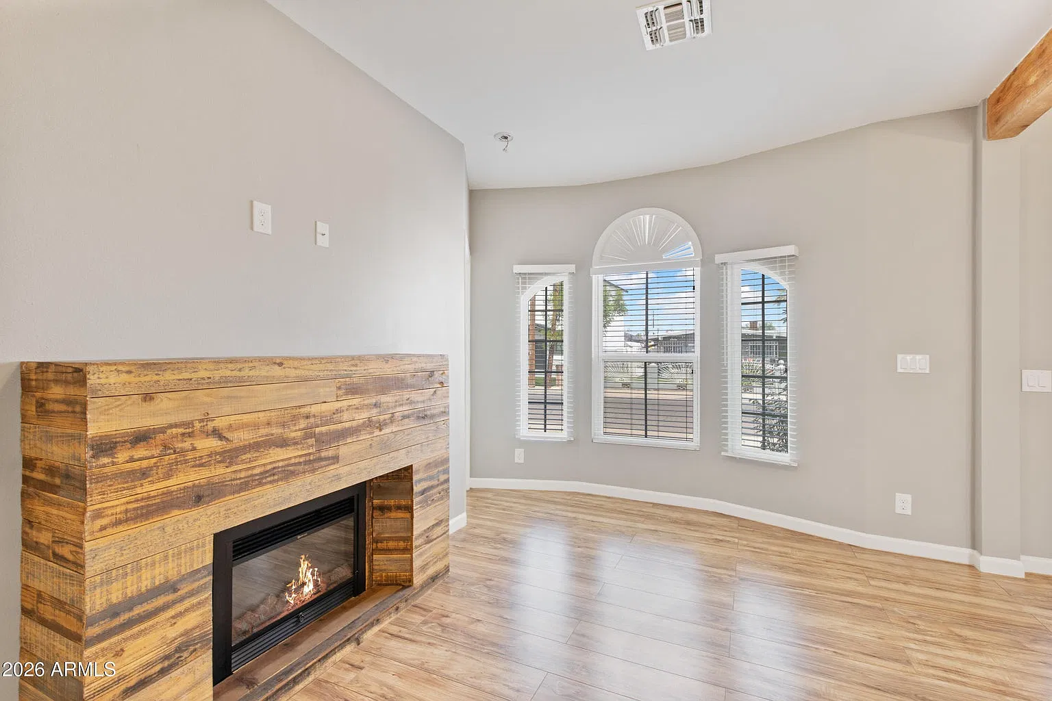 3 bed, 1233 sqft, $2,145 — Photo 4