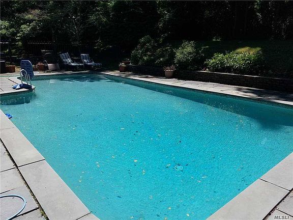 2nd image of 40 Harbor Hill Dr