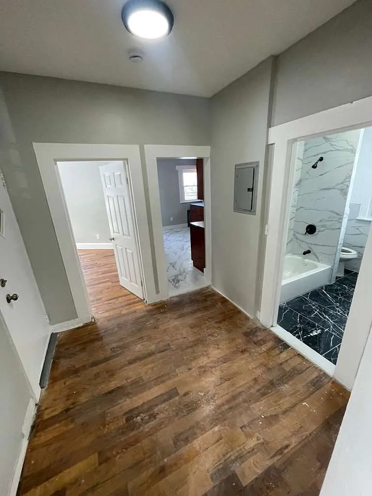 3 bed, $2,400 — Photo 3