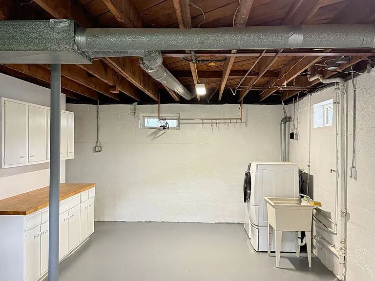 Laundry Room w/cabinets
