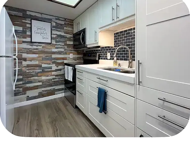 20800 River Dr — Photo 3