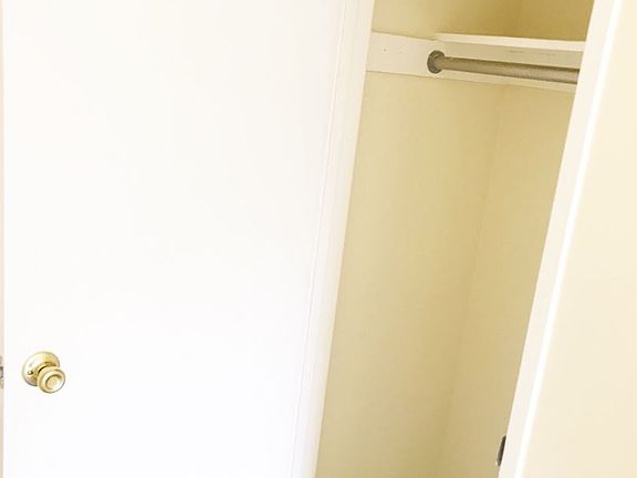 4th image of 1140 W 9th St APT 20