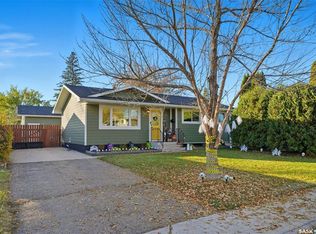 22 Middleton Cres, Saskatoon, SK S7J2W4