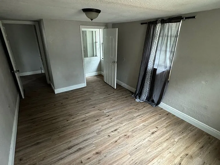 1035 N Davis Ave — Photo 12