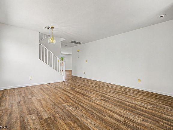 4th image of 184 White Butte St