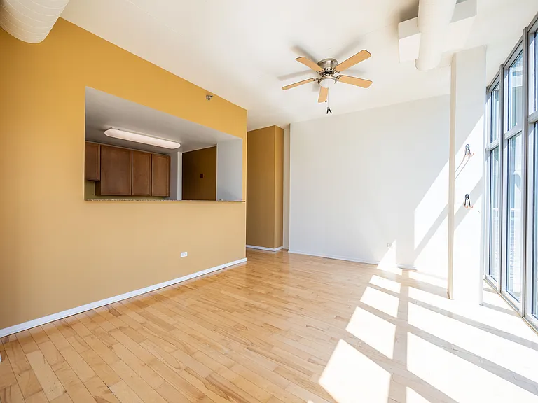 1000 W Leland Ave #6C — Photo 5