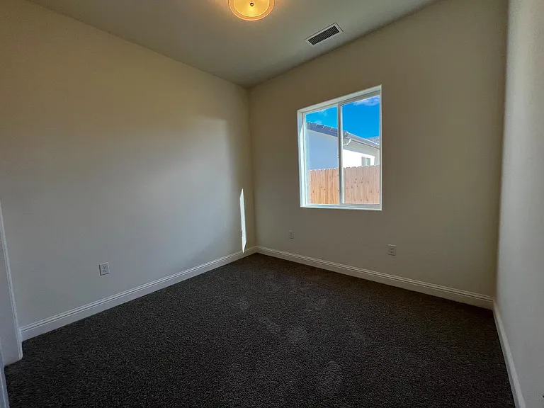 2112 Daffodil St — Photo 13