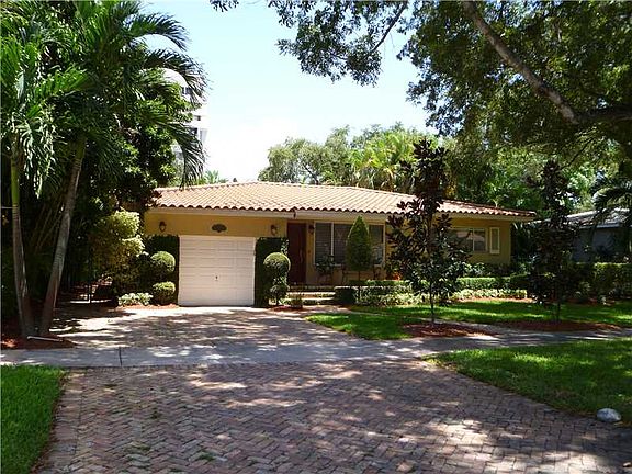 2nd image of 439 Almeria Ave