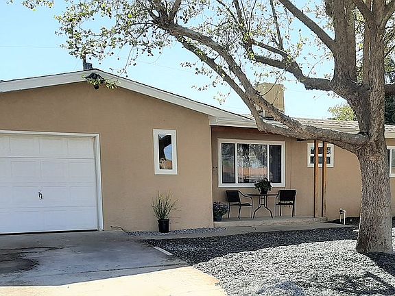 3rd image of 3128 Cuervo Dr NE