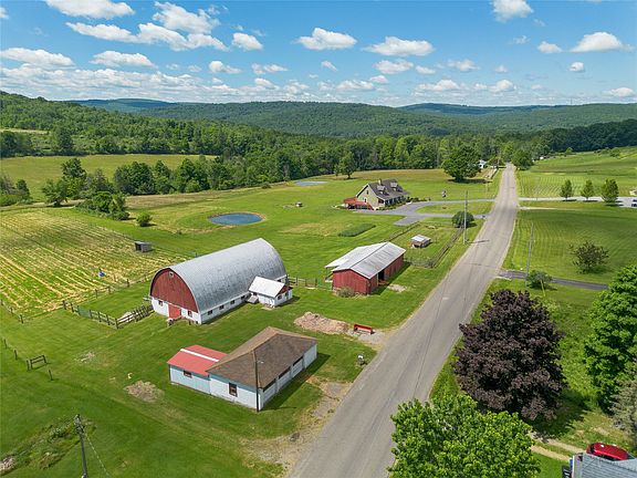 5th image of 910 Rhodes Rd