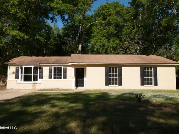 3233 Riverbend Rd, Moss Point, MS 39562